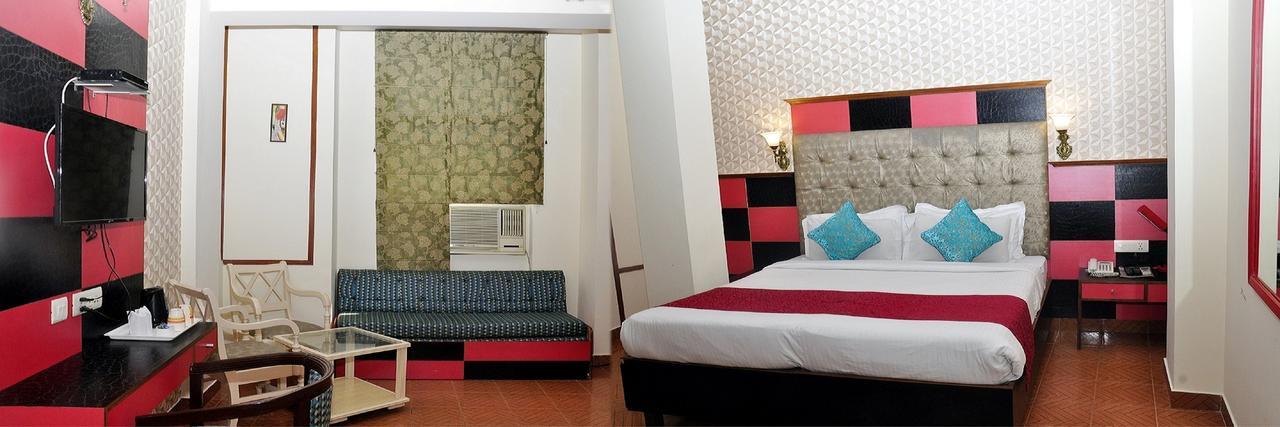 The Crest Inn Delhi  Exterior photo