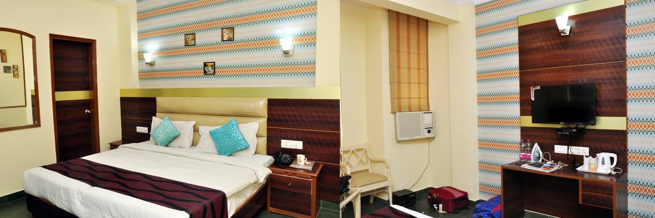 The Crest Inn Delhi  Exterior photo